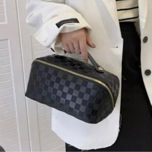 New Black Makeup Zipper Bag